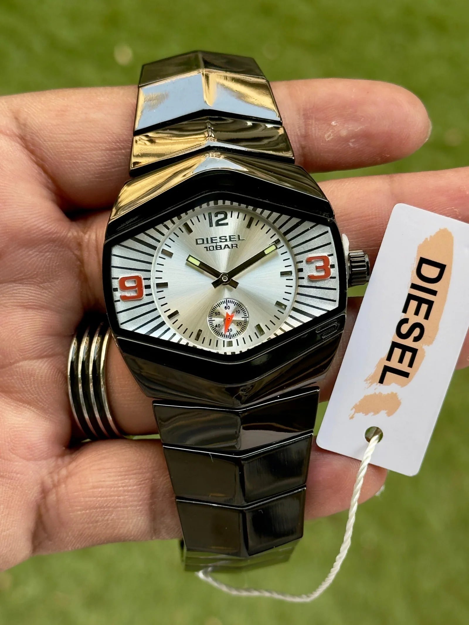 DS Hexagon Dial Black Chain